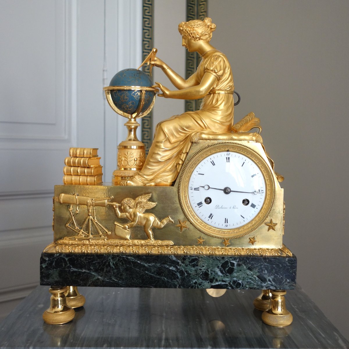 Claude Galle & Piolaine - pendule L'étude de l'Astronomie, bronze doré au mercure ep. Empire 