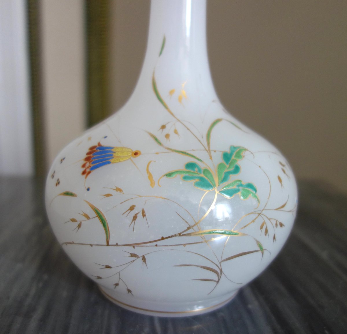 Baccarat Crystal: Opaline Wine Decanter With Japanese-inspired Enamel And Gold Decoration-photo-3