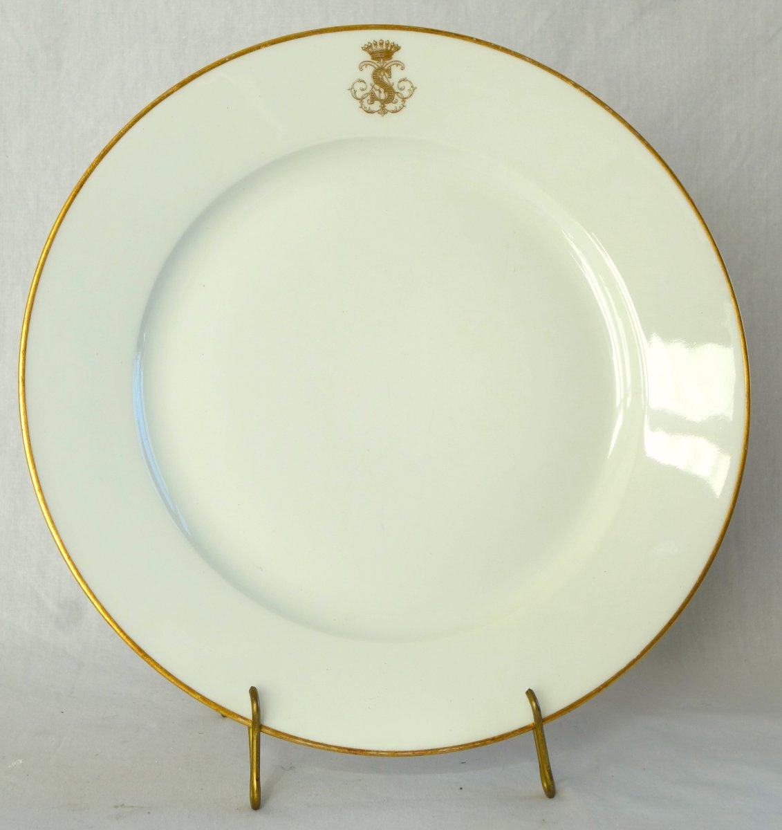 Sèvres - 6 assiettes de table en porcelaine à couronne de Comte, signées datées 1868-photo-2