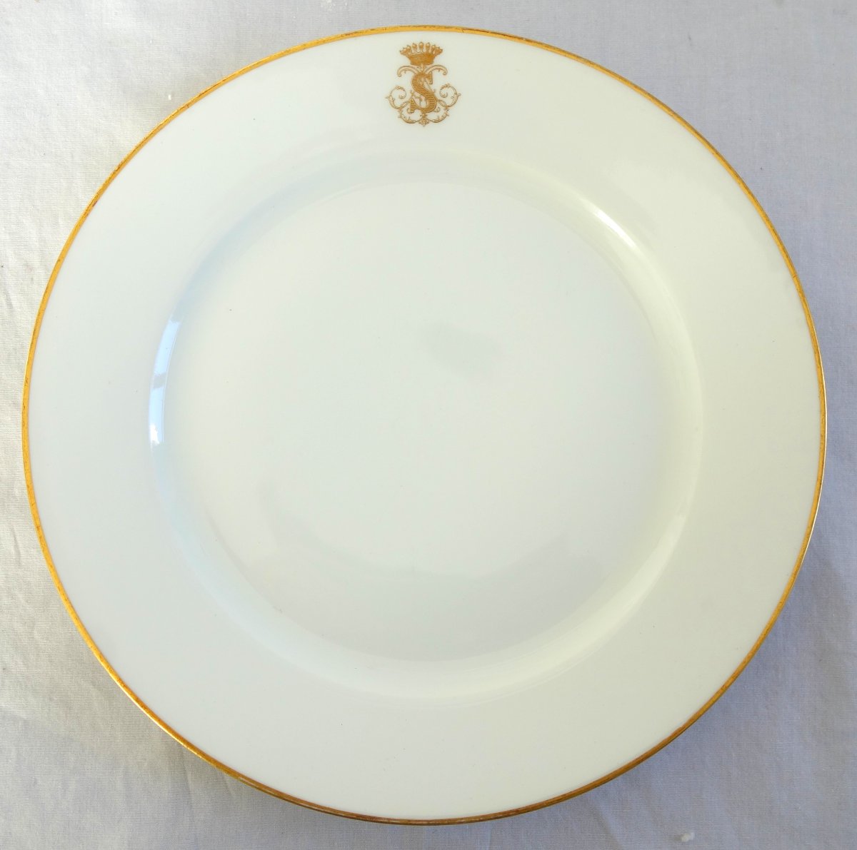 Sèvres - 6 assiettes de table en porcelaine à couronne de Comte, signées datées 1868-photo-3