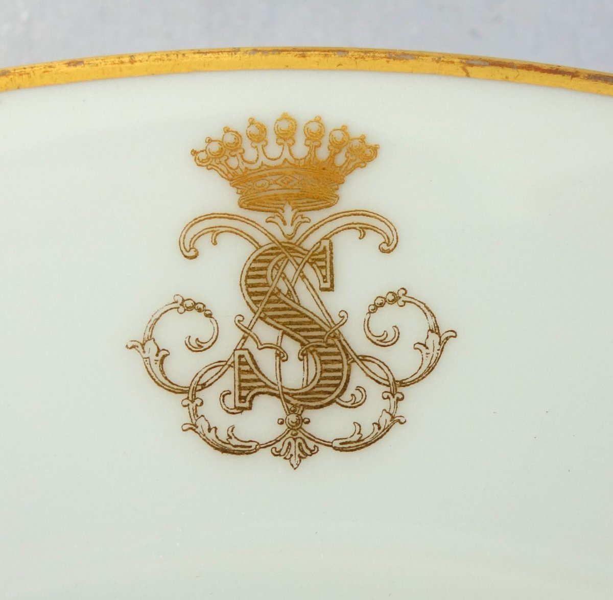 Sèvres - 6 assiettes de table en porcelaine à couronne de Comte, signées datées 1868-photo-4
