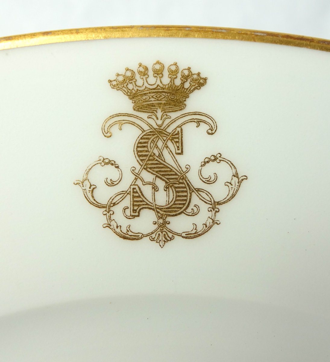 Sèvres - 6 assiettes de table en porcelaine à couronne de Comte, signées datées 1868-photo-1
