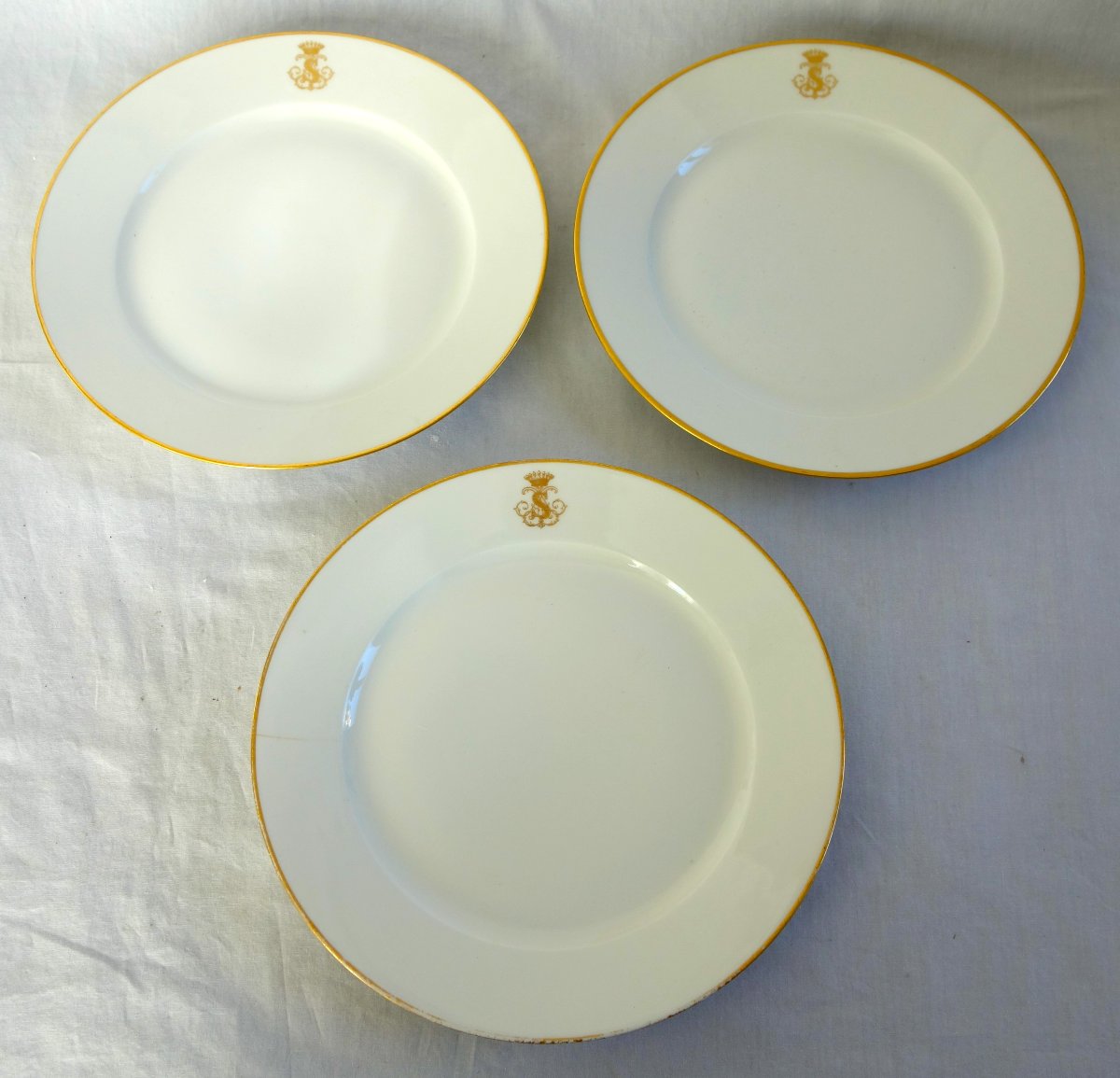 Sèvres - 6 assiettes de table en porcelaine à couronne de Comte, signées datées 1868-photo-6