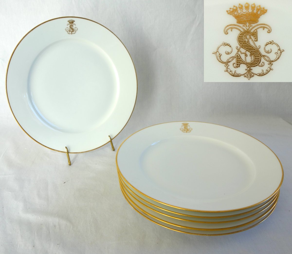 Sèvres - 6 assiettes de table en porcelaine à couronne de Comte, signées datées 1868