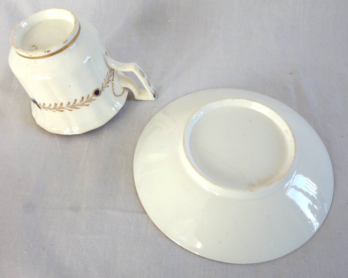 Tasse à café à riche décor floral et or, vers 1830, attribuée à la Manufacture de Bayeux-photo-8