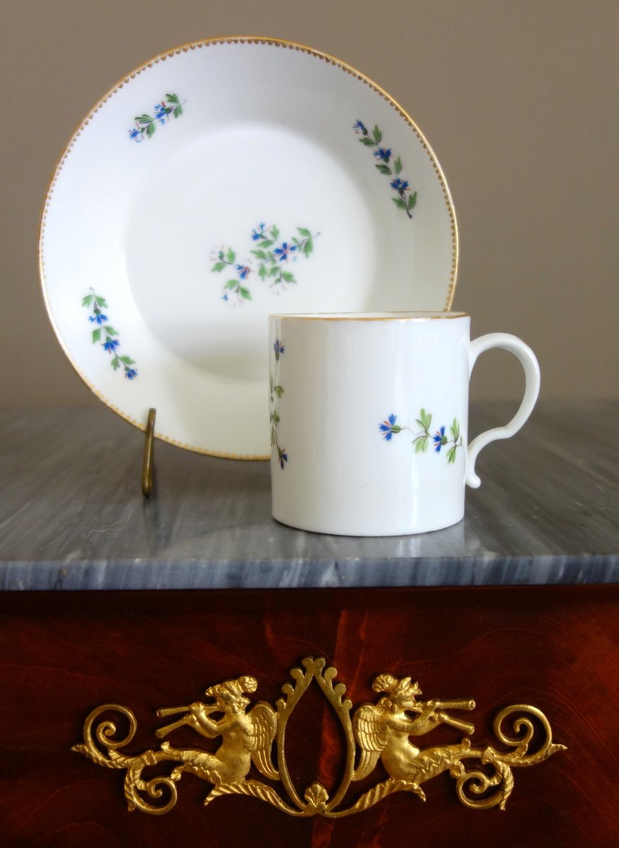 Manufacture du Duc d'Angoulême - Tasse litron aux Barbeaux en porcelaine XVIIIe signée