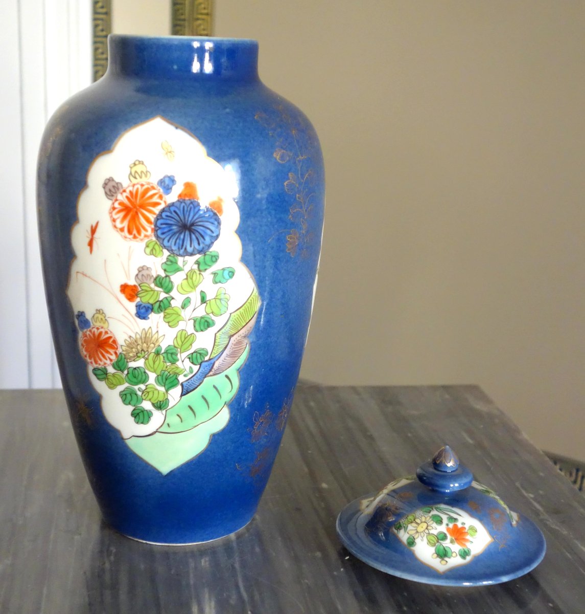 Chine famille rose sur fond bleu - Potiche en porcelaine  début XXe siècle - 29cm-photo-3