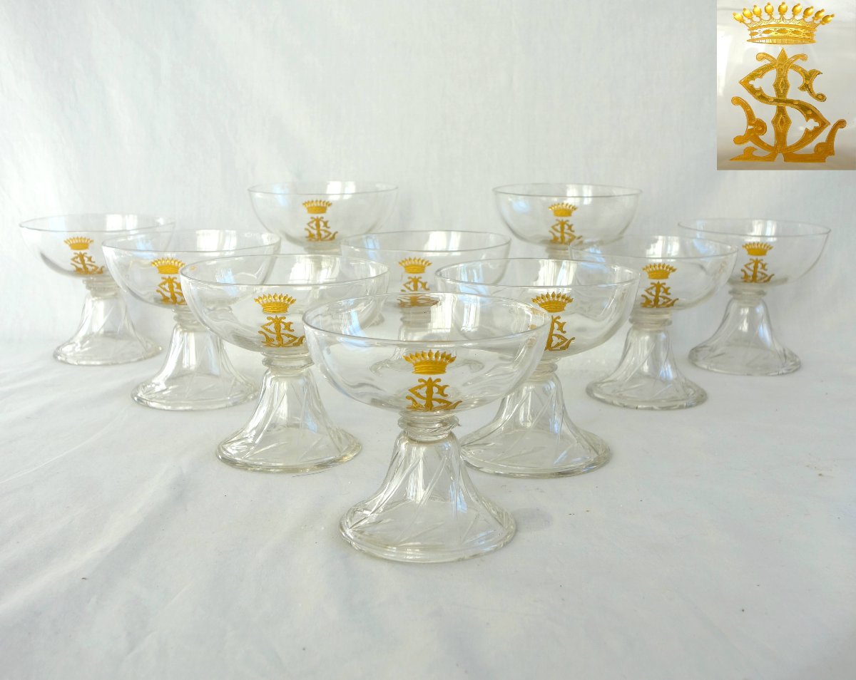 Saint Louis - Set Of 10 Cluny-style Champagne Flutes, Plain With Gold Engraving And A Count's Crown 