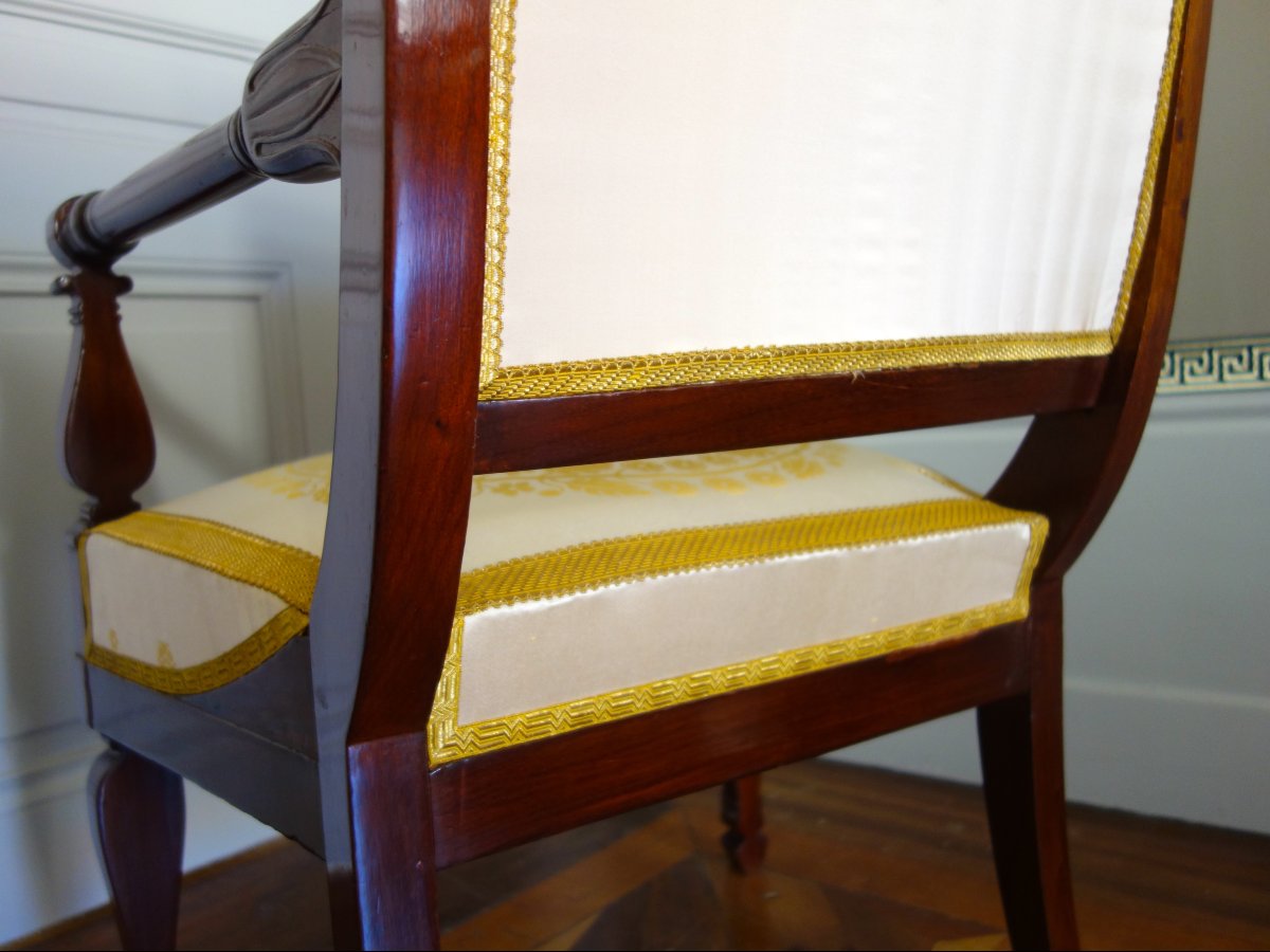 Fauteuil de bureau ou de chambre d'époque Empire en acajou et bronze doré - galons au fil d'or-photo-6