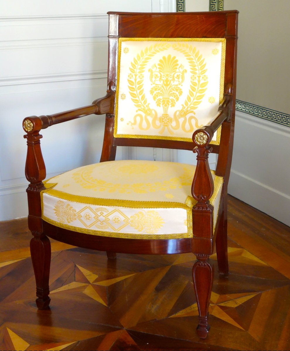 Fauteuil de bureau ou de chambre d'époque Empire en acajou et bronze doré - galons au fil d'or