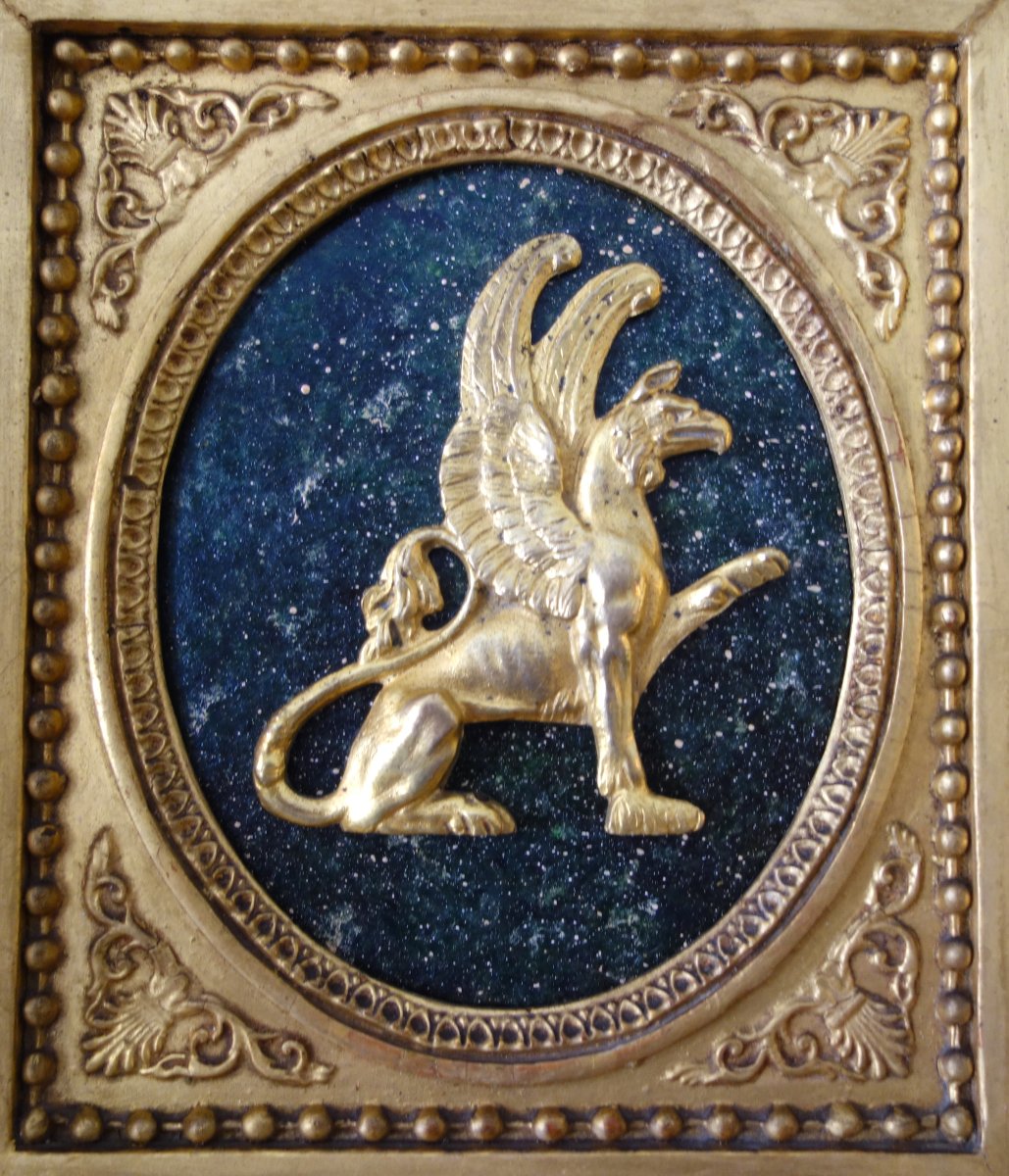 Grande miniature Empire en bronze ciselé et doré au mercure, griffon assis : 21,6 x 24,2cm -photo-3