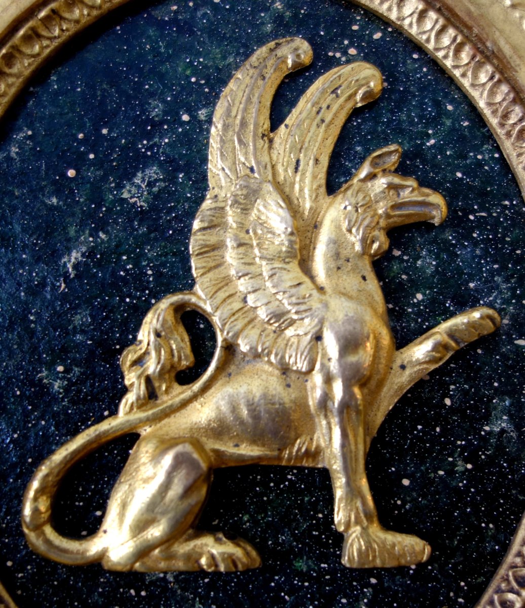 Grande miniature Empire en bronze ciselé et doré au mercure, griffon assis : 21,6 x 24,2cm -photo-4