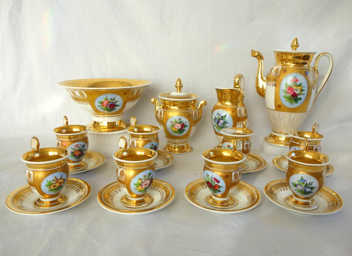 Service à café complet pour 8, porcelaine dorée florale, époque Empire Restauration - 12 pièces
