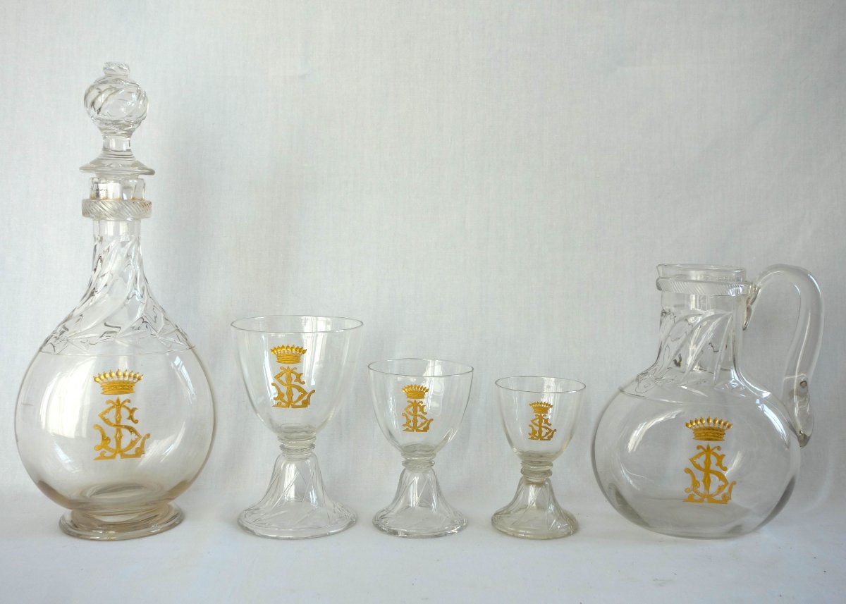 Saint Louis - Glassware Set For 8, 28 Pieces, Cluny Model, Plain With Gold Engraving Featuring A Count's Crown -photo-2