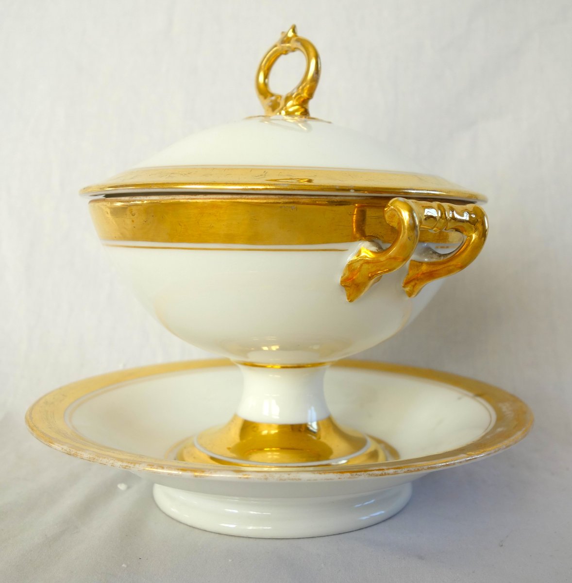 White And Gold Paris Porcelain Soup Bowl, Circa 1830-photo-1