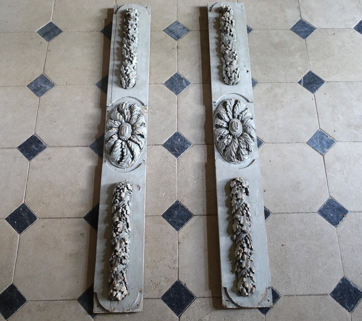 Paire de panneaux de boiserie d'époque Louis XVI pour plafond, poutre ou usage mural 18e siècle-photo-2