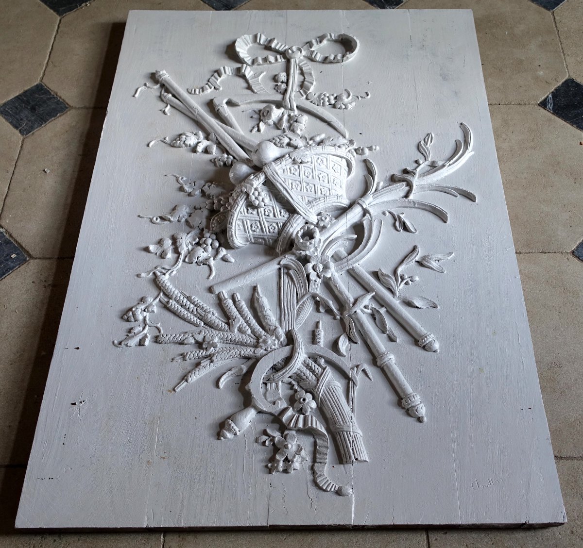 Louis XVI-style Trophy-shaped Door-top Panel—solid Oak, Finely Carved In Relief-photo-2