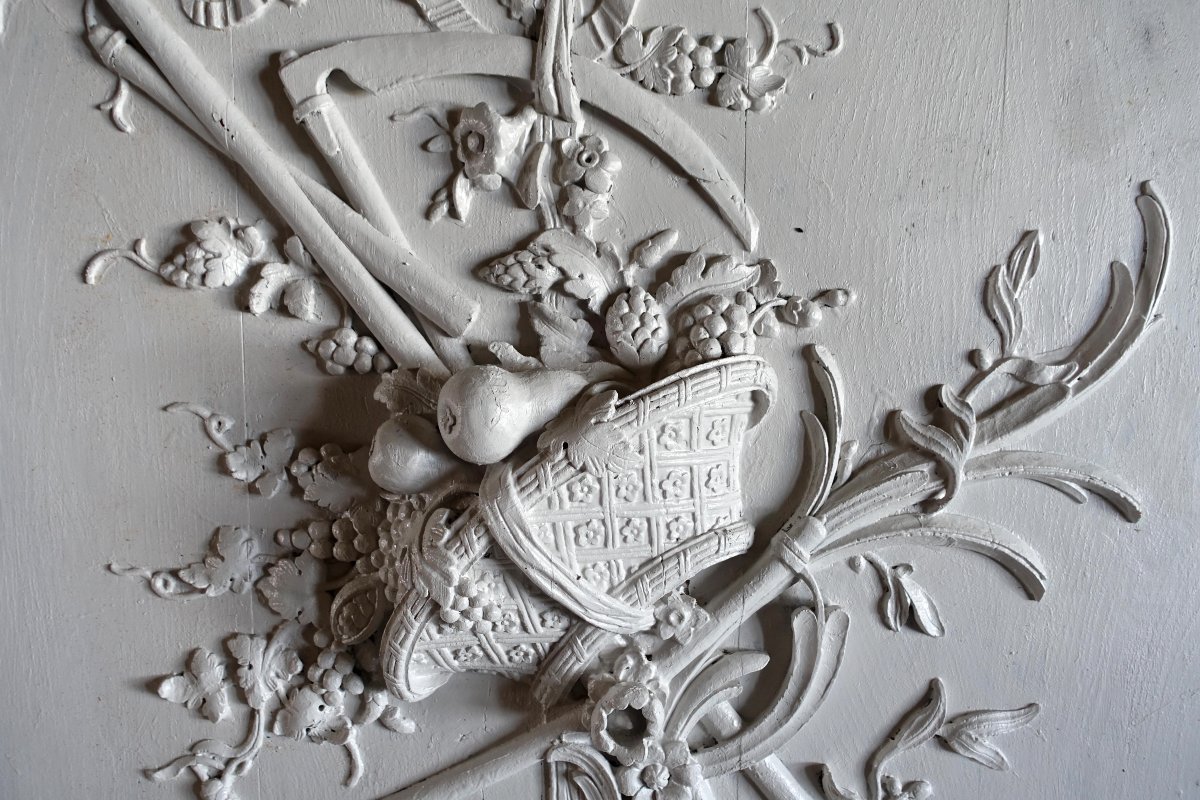 Louis XVI-style Trophy-shaped Door-top Panel—solid Oak, Finely Carved In Relief-photo-2