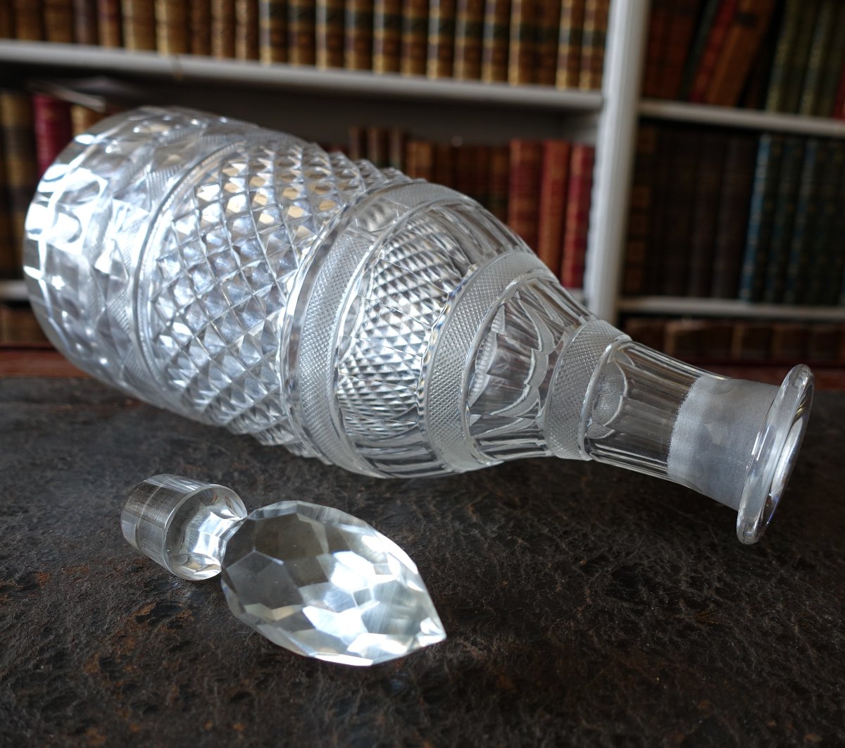 Le Creusot : carafe à vin / carafe à whisky taillée, époque Empire Restauration vers 1810 - 20-photo-4