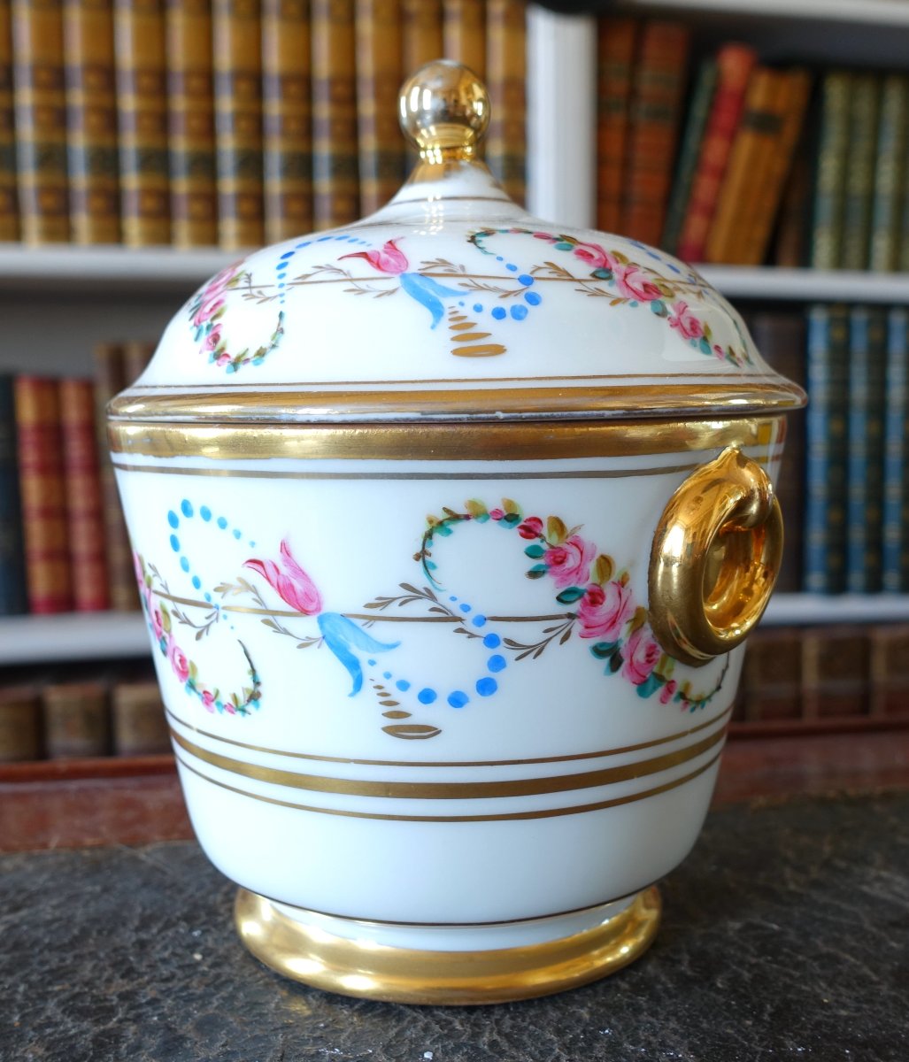 grand Sucrier Louis XVI à décor floral en porcelaine de Paris d'époque fin 18e début 19e-photo-2