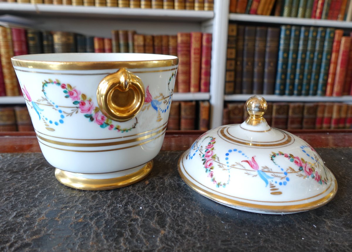 grand Sucrier Louis XVI à décor floral en porcelaine de Paris d'époque fin 18e début 19e-photo-4