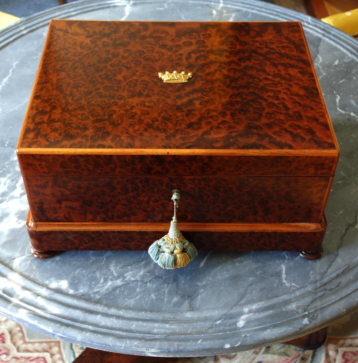 Large Chest For Shawls, Scarves, And Ties With A Crown Motif, From The Time Of Baron d'époque Napoleon III-photo-2