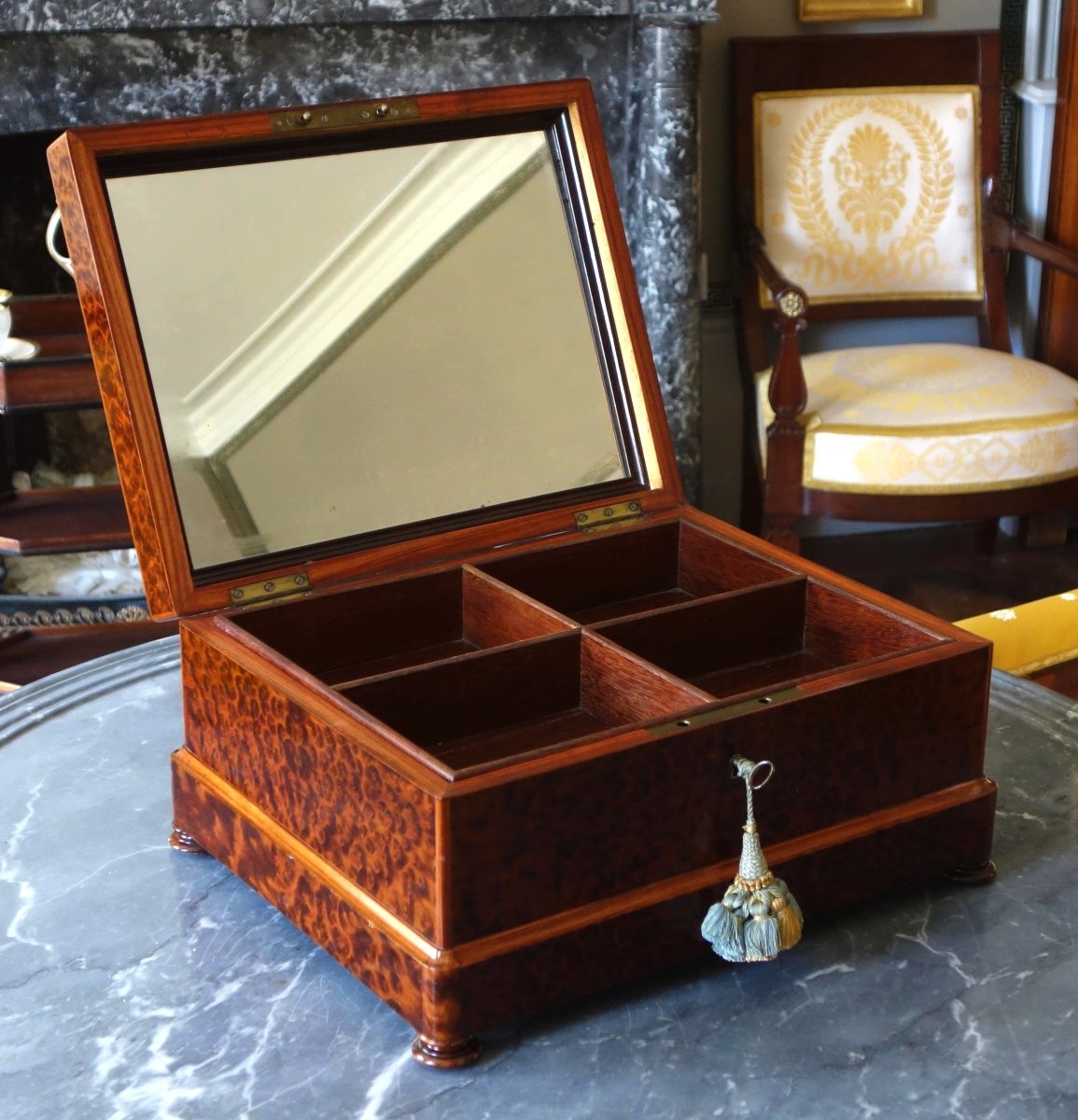Large Chest For Shawls, Scarves, And Ties With A Crown Motif, From The Time Of Baron d'époque Napoleon III-photo-2