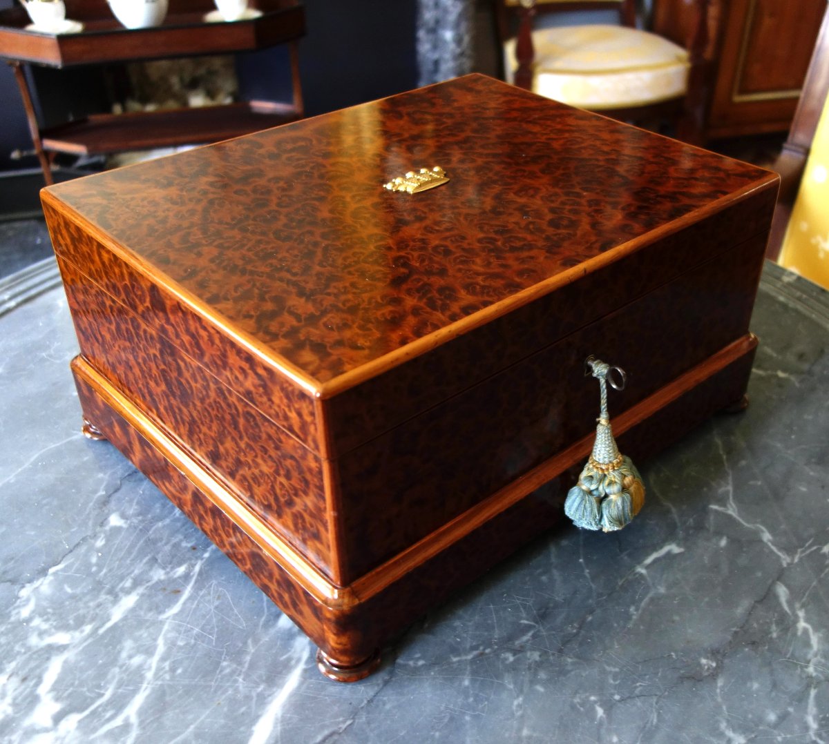 Large Chest For Shawls, Scarves, And Ties With A Crown Motif, From The Time Of Baron d'époque Napoleon III-photo-5