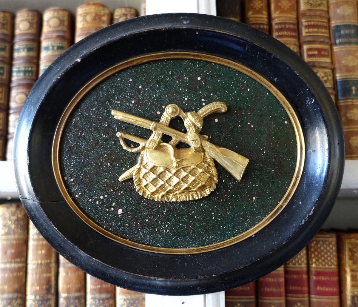 allégorie de la chasse, décor cynegetique Miniature Napoleon III bronze sur fond faux porphyre