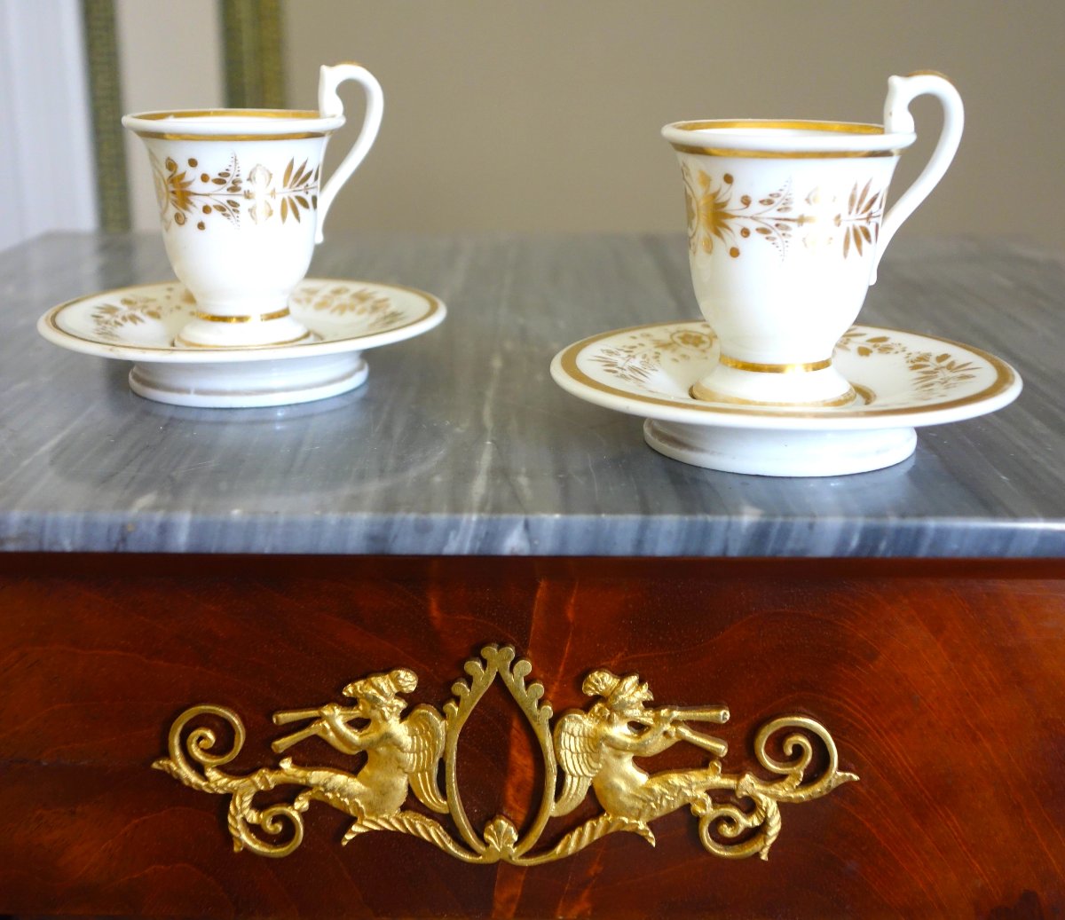 Paire de tasses à café d'enfant en porcelaine de Paris, époque Restauration circa 1830-photo-2