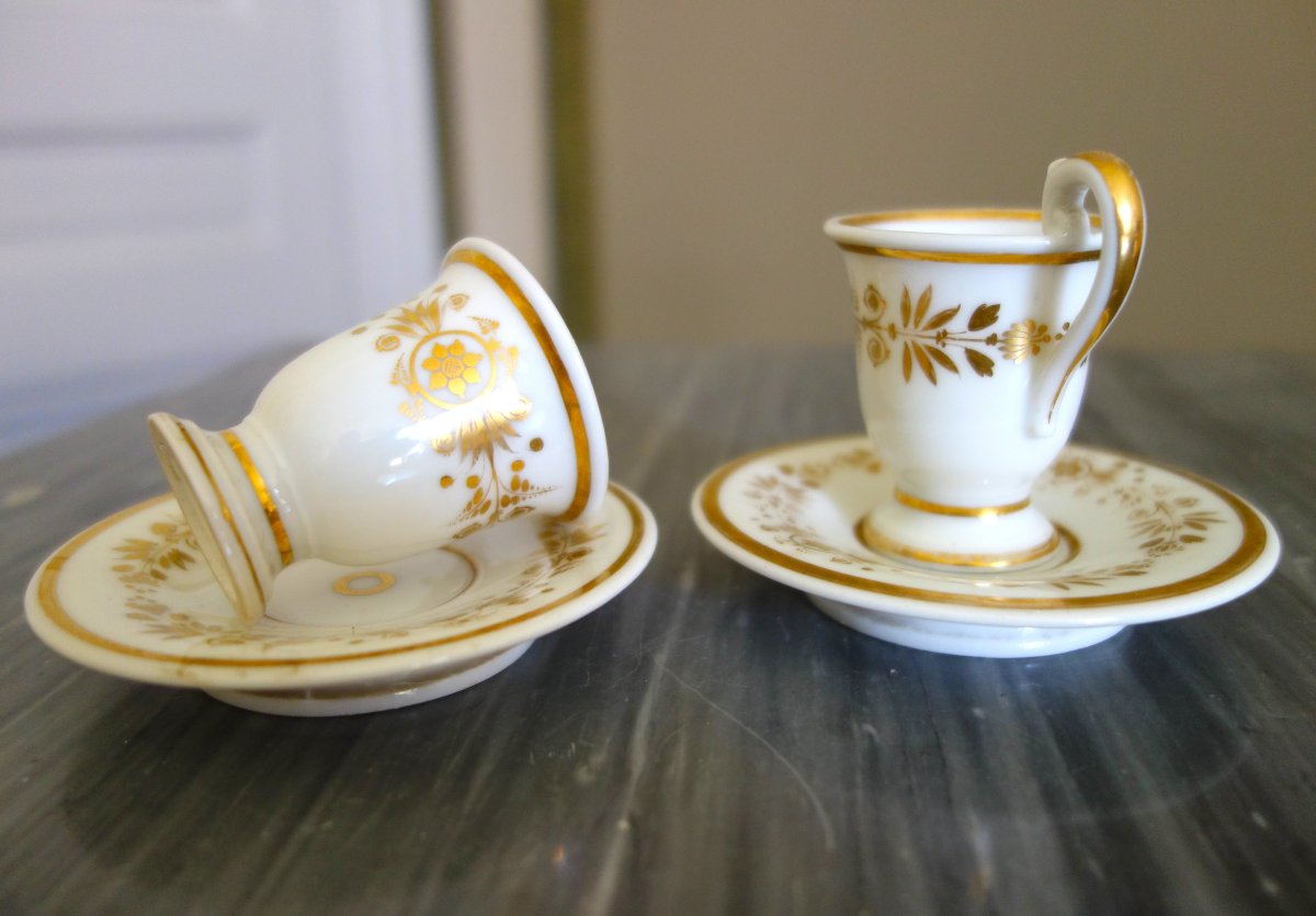 Paire de tasses à café d'enfant en porcelaine de Paris, époque Restauration circa 1830-photo-3
