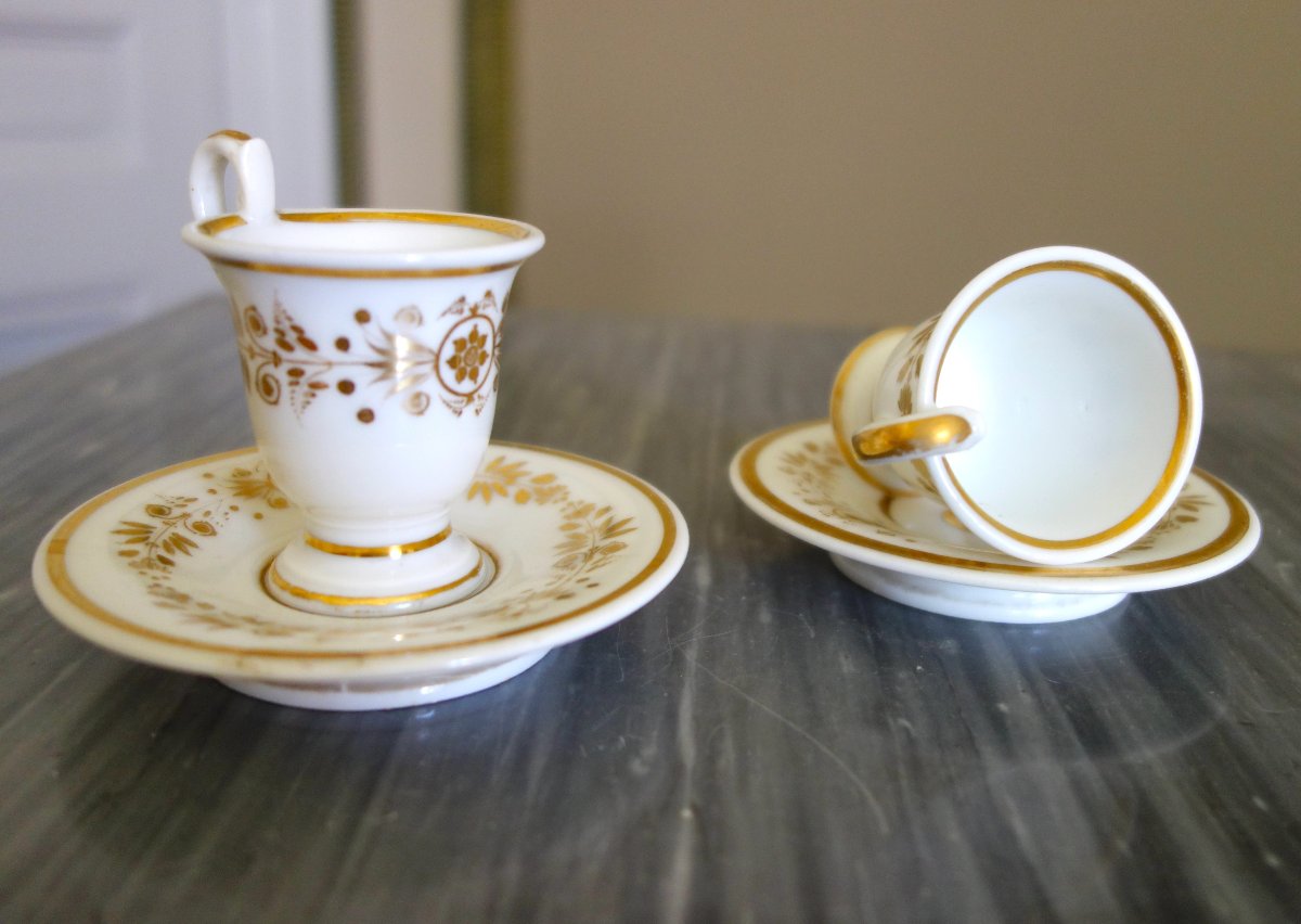Paire de tasses à café d'enfant en porcelaine de Paris, époque Restauration circa 1830-photo-4