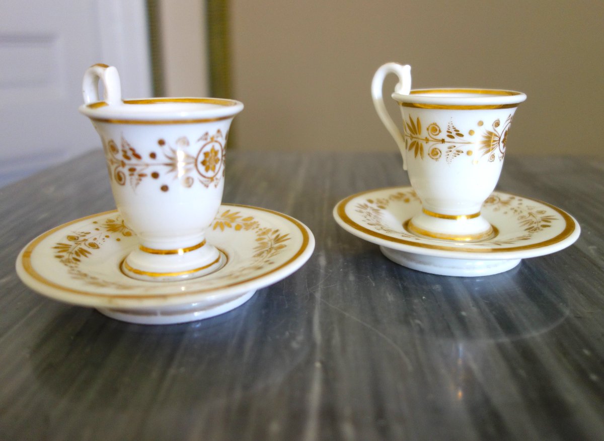 Paire de tasses à café d'enfant en porcelaine de Paris, époque Restauration circa 1830