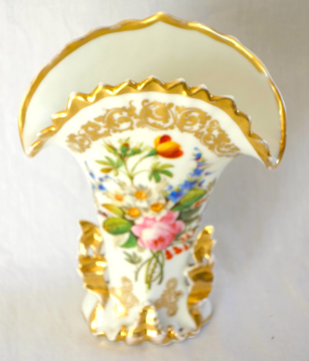 Vase cornet en porcelaine de Paris dans le goût de Jacob Petit - décor floral polychrome et or-photo-3
