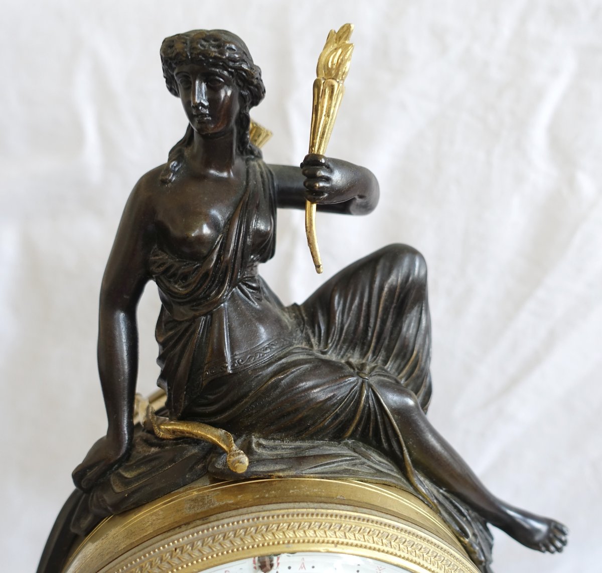 Louis XVI-era Clock In Patinated And Gilded Bronze—an Allegory Of Love, Late 18th Century-photo-4
