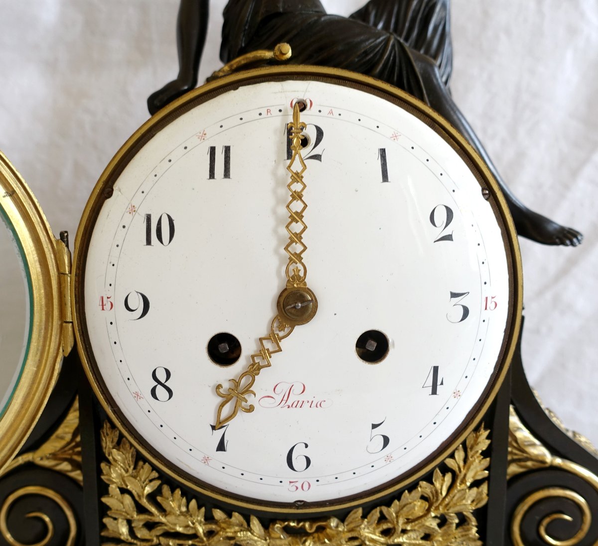 Louis XVI-era Clock In Patinated And Gilded Bronze—an Allegory Of Love, Late 18th Century-photo-2