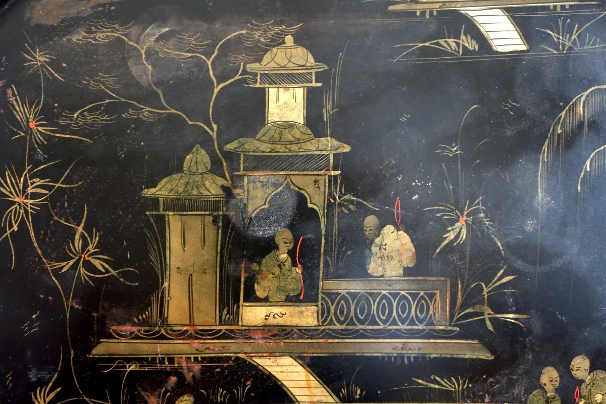 Grand plateau Napoléon III en tôle laquée de chinoiseries, monté table basse Madeleine Castaing-photo-1