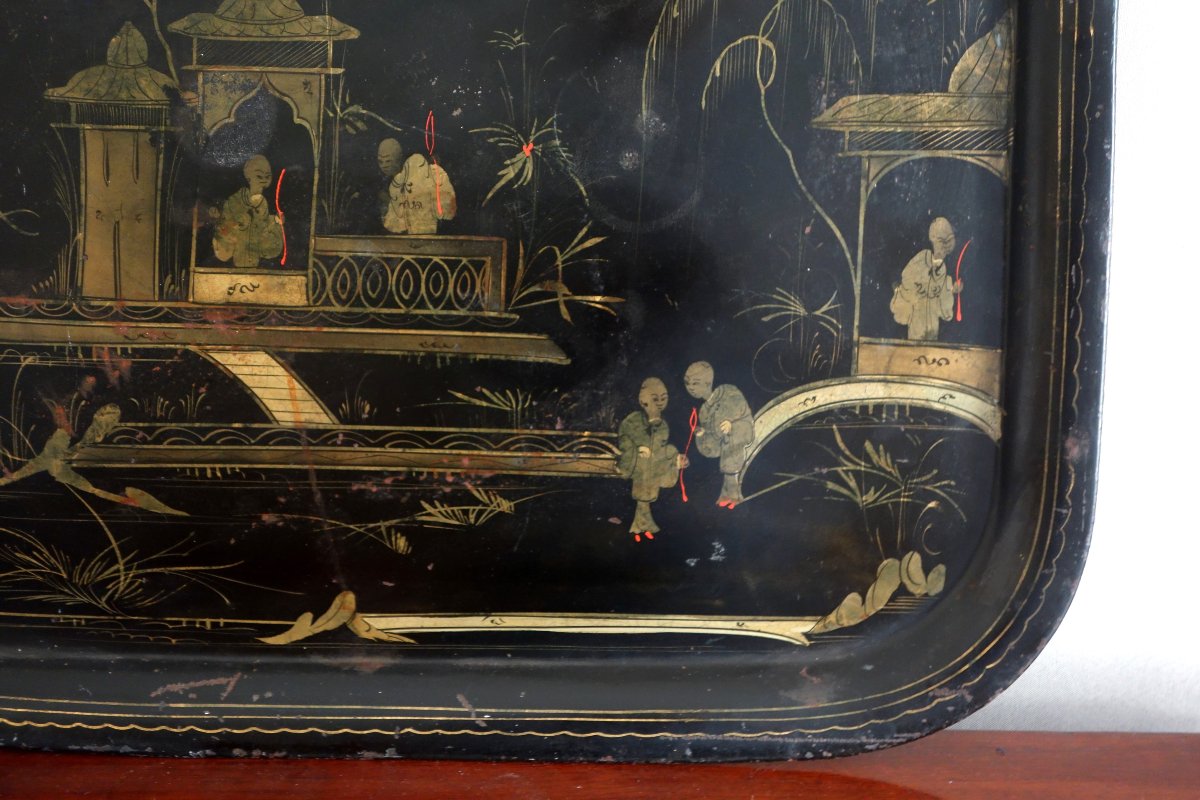 Grand plateau Napoléon III en tôle laquée de chinoiseries, monté table basse Madeleine Castaing-photo-3