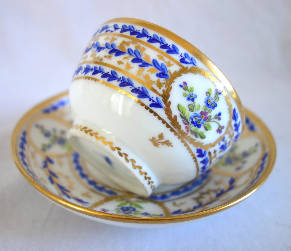 Nyon: Pair Of 18th-century Porcelain Coffee Or Tea Cups—signed—with Blue And Gold Decoration-photo-2