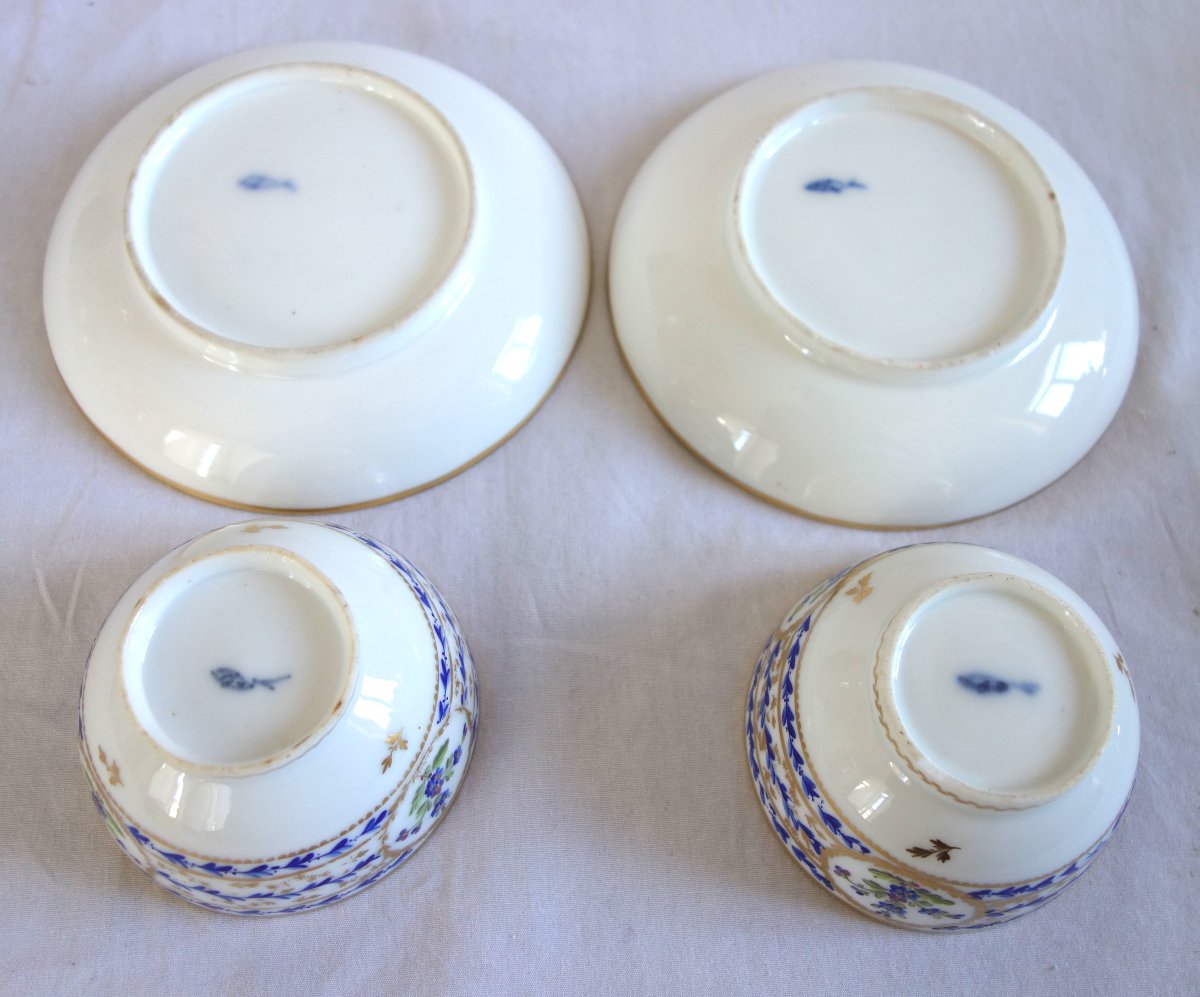 Nyon: Pair Of 18th-century Porcelain Coffee Or Tea Cups—signed—with Blue And Gold Decoration-photo-5
