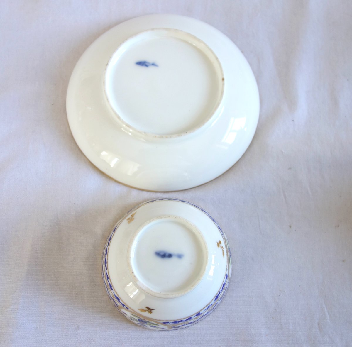 Nyon: Pair Of 18th-century Porcelain Coffee Or Tea Cups—signed—with Blue And Gold Decoration-photo-6
