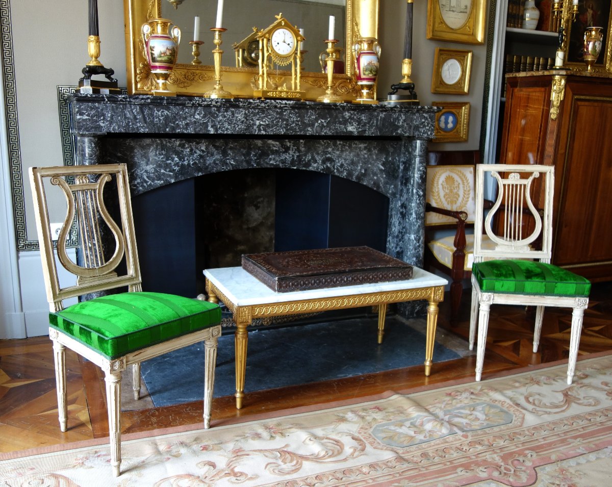 table basse de style Louis XVI en bois doré à la feuille d'or et marbre blanc-photo-4