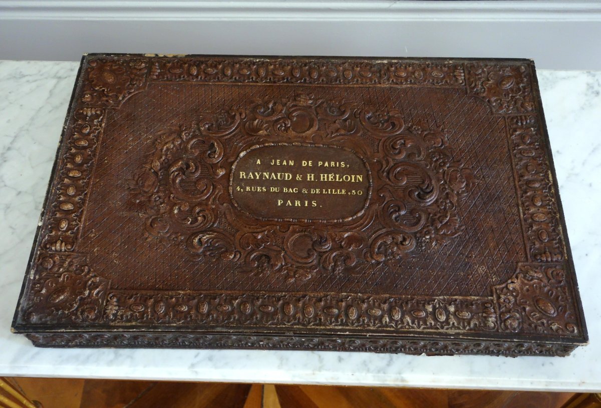 Large Cardboard Box Imitating Embossed Leather, Signed "à Jean De Paris Raynaud & Heloin"-photo-3