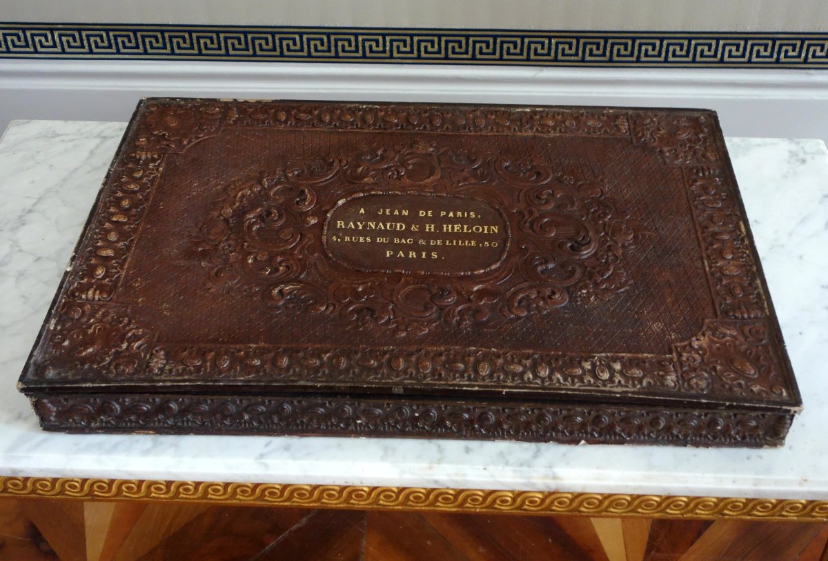 Large Cardboard Box Imitating Embossed Leather, Signed "à Jean De Paris Raynaud & Heloin"