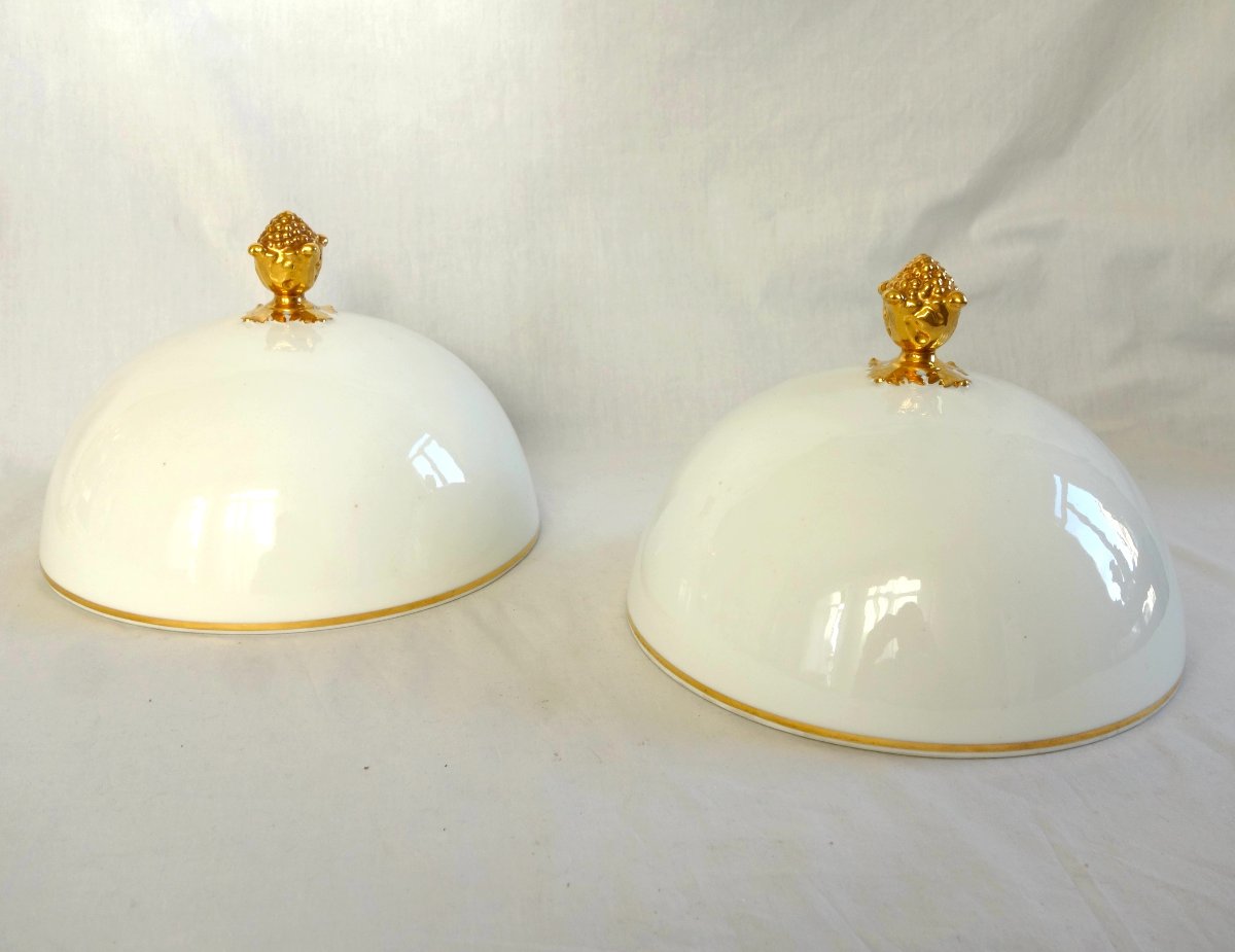 Manufacture Honoré - paire de cloches à plats en porcelaine blanc et or d'époque Restauration