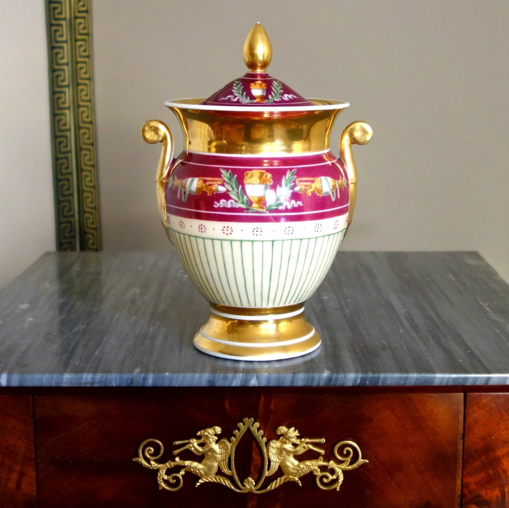 Sucrier en porcelaine d'époque Empire Restauration attribué à la Manufacture Lebon Halley