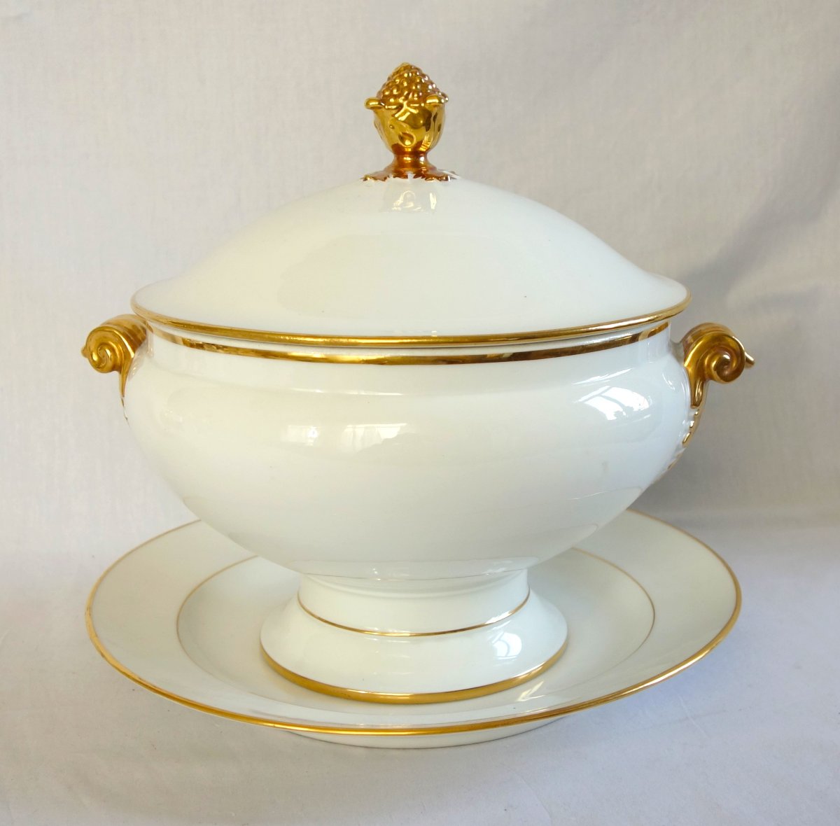 Manufacture Honoré - Soupière & dormant en porcelaine blanc & or d'époque Restauration - signée