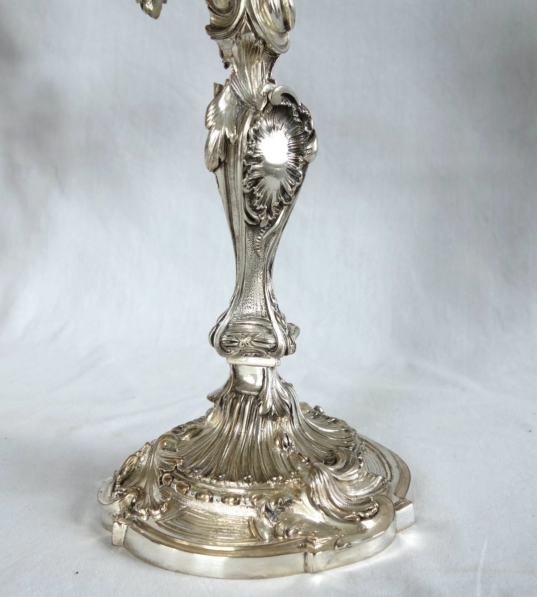 Paire de grands candélabres de style Louis XV Rocaille en bronze argenté d'après Meissonnier-photo-4