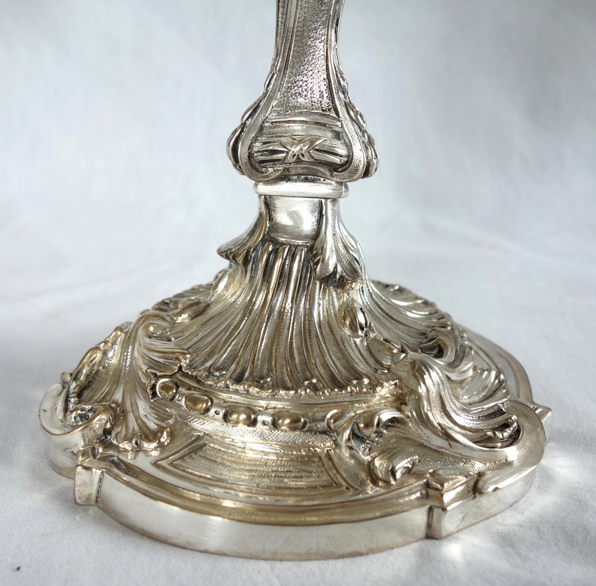 Paire de grands candélabres de style Louis XV Rocaille en bronze argenté d'après Meissonnier-photo-1