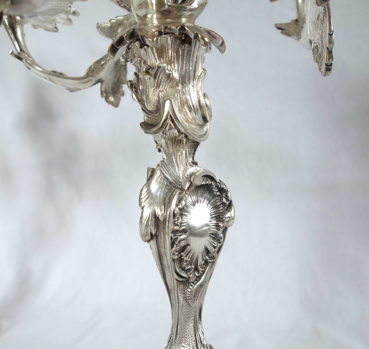 Paire de grands candélabres de style Louis XV Rocaille en bronze argenté d'après Meissonnier-photo-2